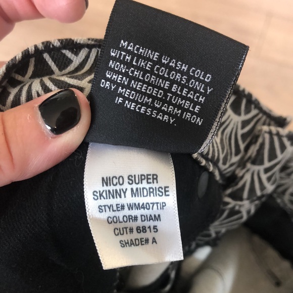 Hudson Nico Super Skinny Midrise Jean in color Diamond. Size 26 - Picture 9 of 10